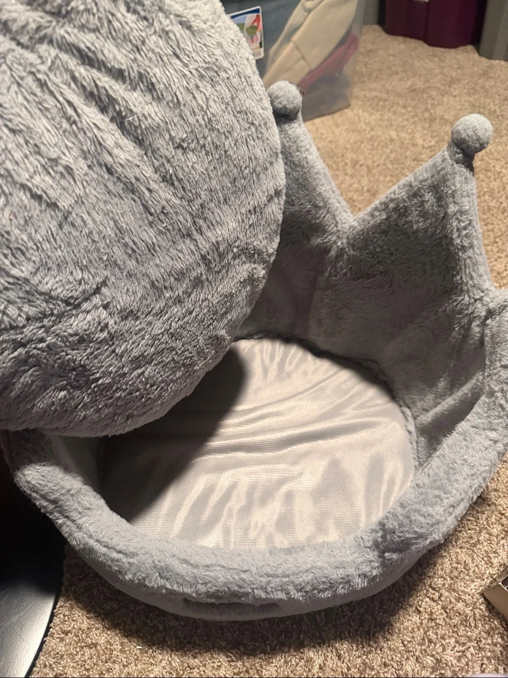 Nandog Pet Gear Crown Plush dog or cat bed (gray, EUC!)